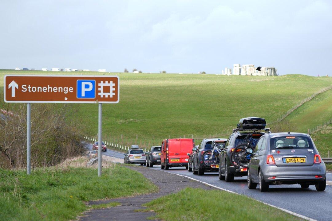 Reeves Axes Plans for Stonehenge Tunnel