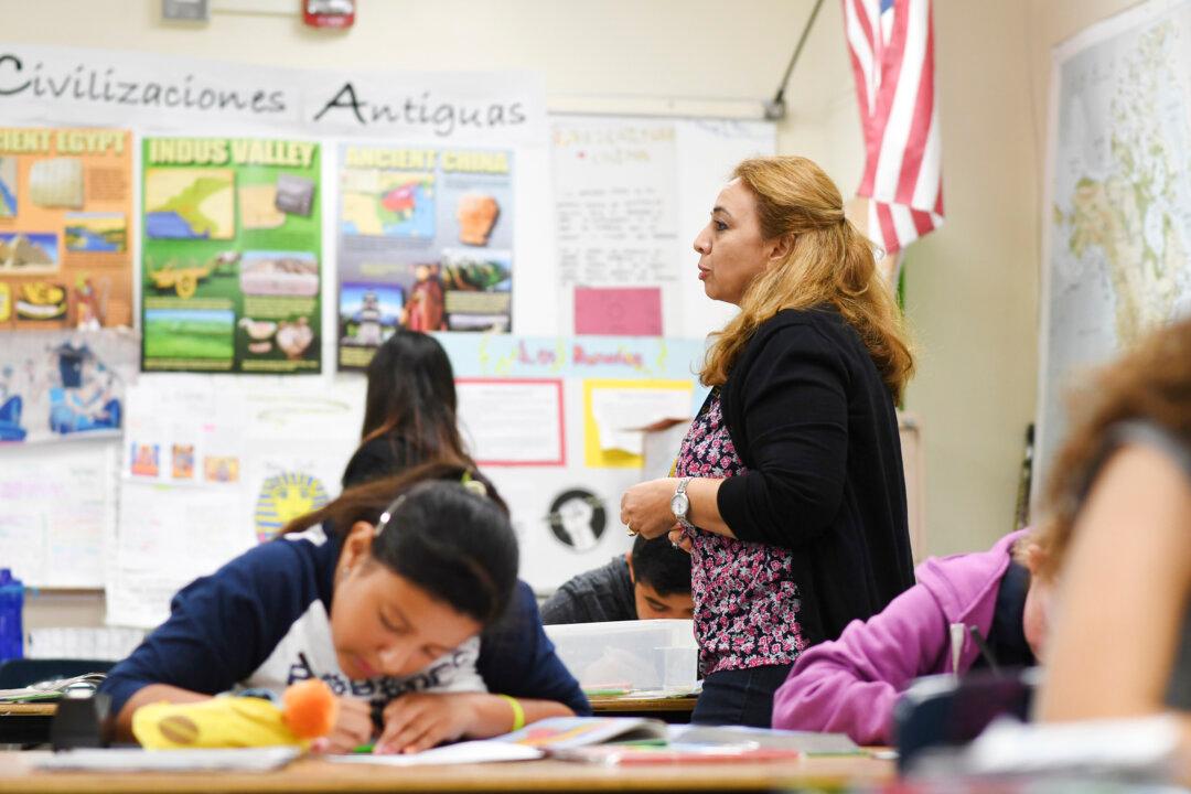 Education Advocate Wants Congress to Encourage Bilingual Instruction