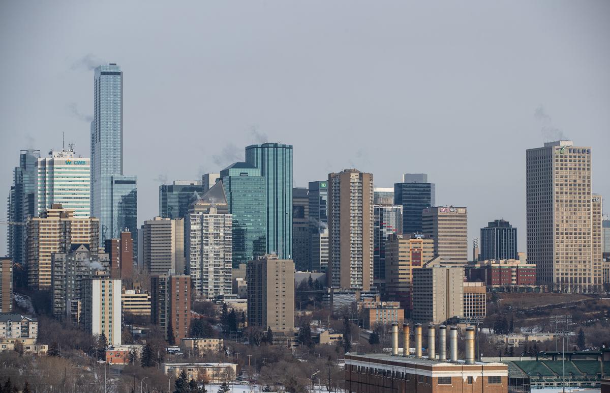 Edmonton Councillors Considering Knife Ban for Convenience Stores