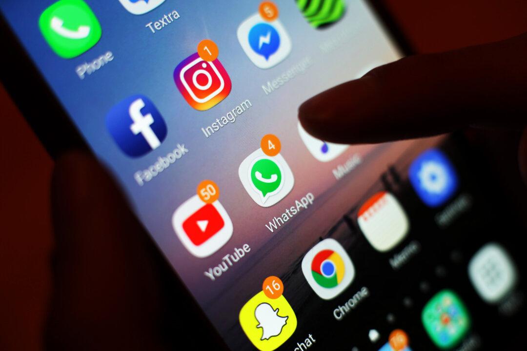 South Carolina Board Approves Draft Rules Restricting Cellphones in K–12 Schools