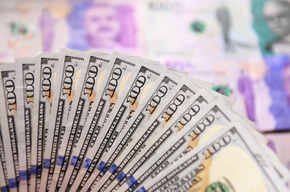 The Strong Dollar and the Weak Dollar Explained