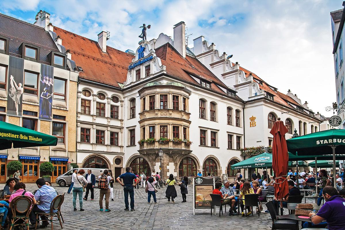 The Hofbräuhaus retains much of the look and feel of 16th-century Bavaria. (Pani Garmyder/Shutterstock)