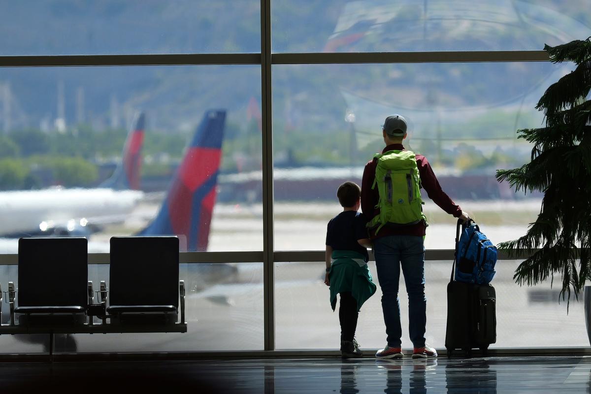 Federal Government Proposes Ban on Airlines Charging Extra to Seat Parents Next to Kids