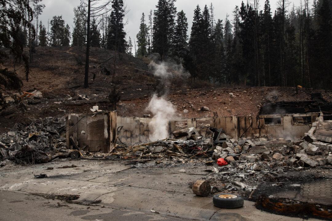 Firefighter’s Death Delays Tours for Jasper Residents in Zone Destroyed by Wildfire