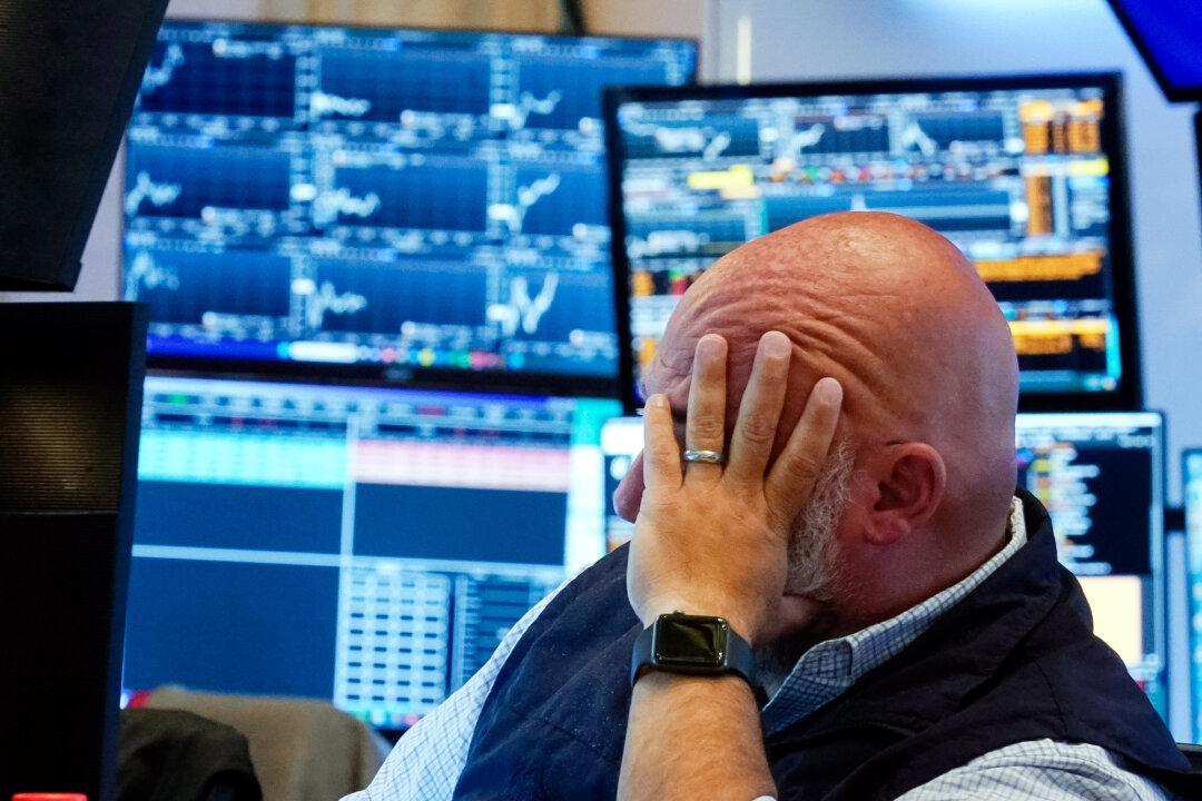 Wall Street Suffers Worst Drop in Nearly 2 Years as Economic Fears Mount