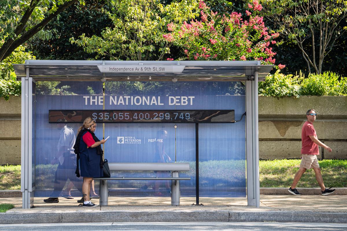 US National Debt Exceeds $36 Trillion as Fed Survey Warns of Risk to Financial Stability