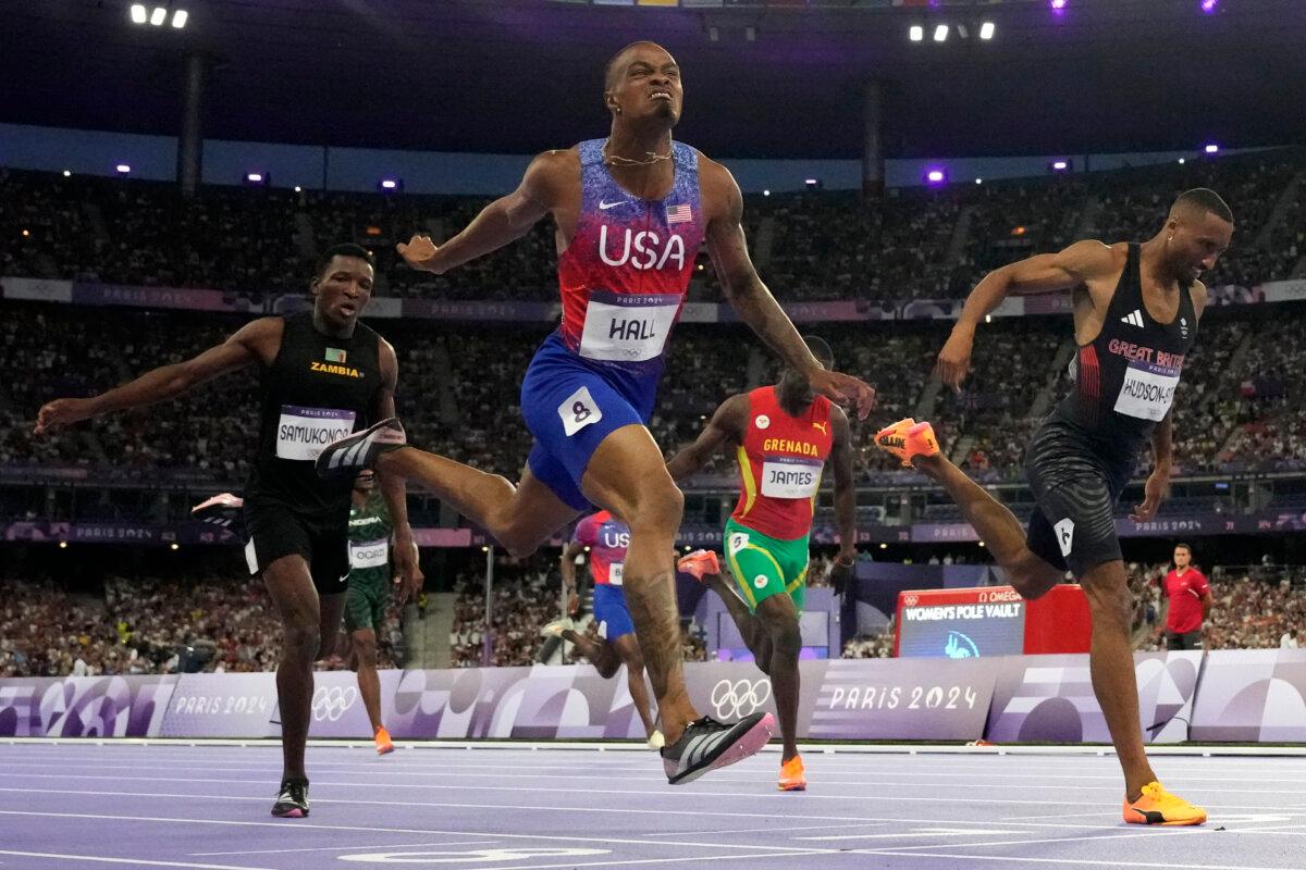 Quincy Hall (L) of the United States beats Matthew Hudson-Smith of Britain to win the men's 400-meter final at the 2024 Summer Olympics in Saint-Denis, France, on Aug. 7, 2024. (David J. Phillip/AP Photo)