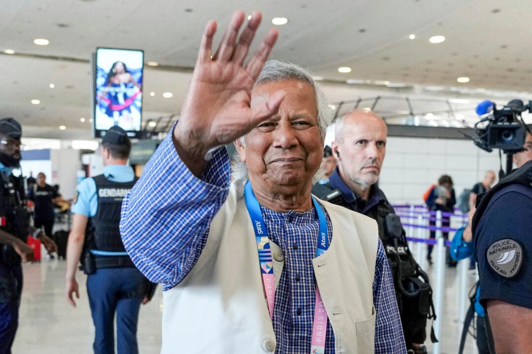 Nobel Peace Prize Winner Sworn In as Interim Leader of Bangladesh