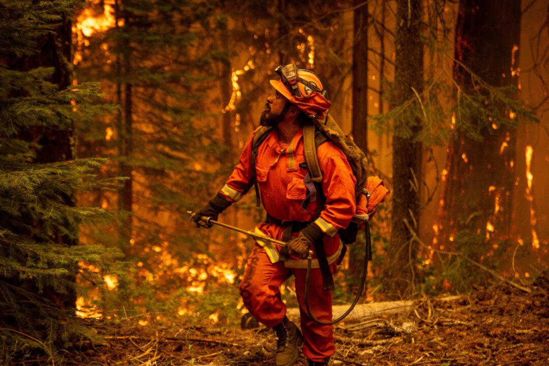 Destructive Northern California Wildfire Grows Amid Heat and Low Humidity