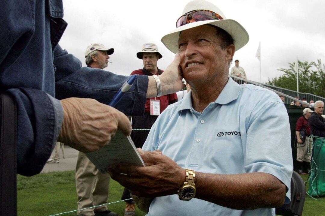 Popular Hall of Fame Golfer Chi Chi Rodriguez Dies at Age 88