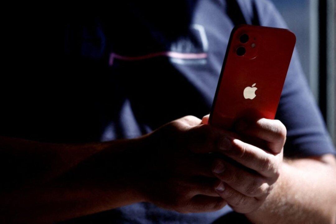 Apple Says It’s Fixing iPhone Dictation Bug That Interprets ‘Racist’ as ‘Trump’