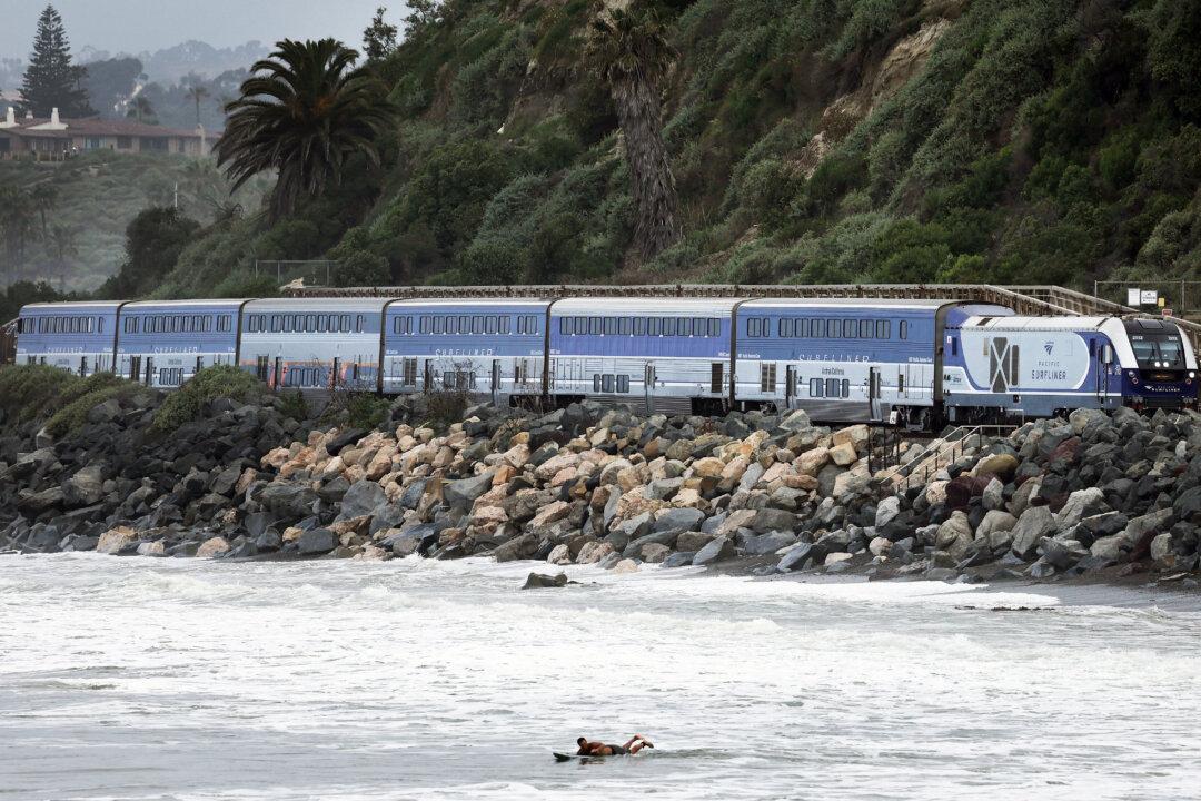 Amtrak Train Hits Tractor Trailer in Connecticut, Minor Injuries Reported