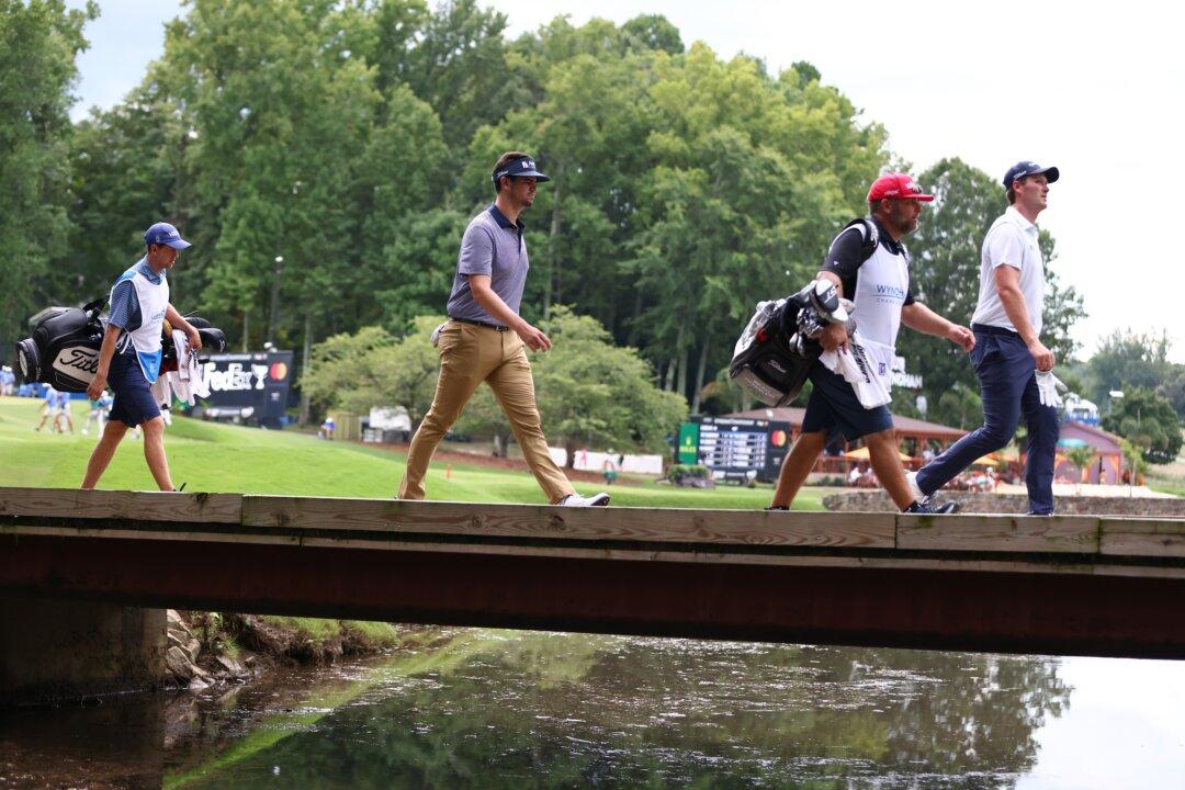 Beau Hossler Shoots 10–under 60 at Vulnerable Sedgefield in the Rain-Delayed Wyndham Championship