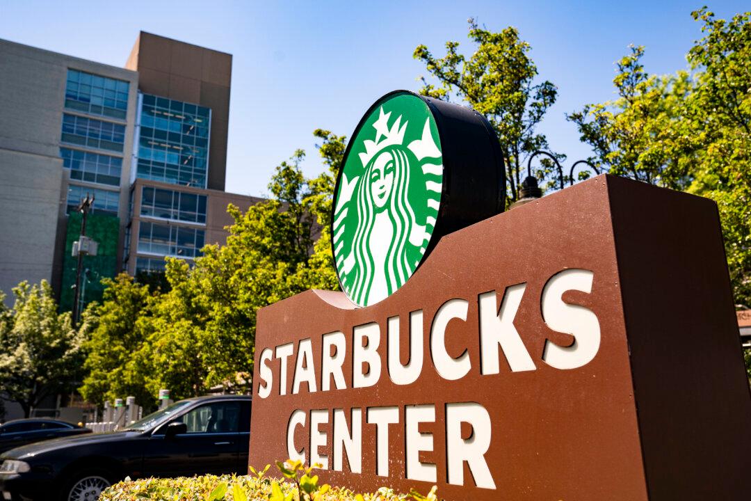 Starbucks CEO Steps Down, Chipotle CEO to Take Over