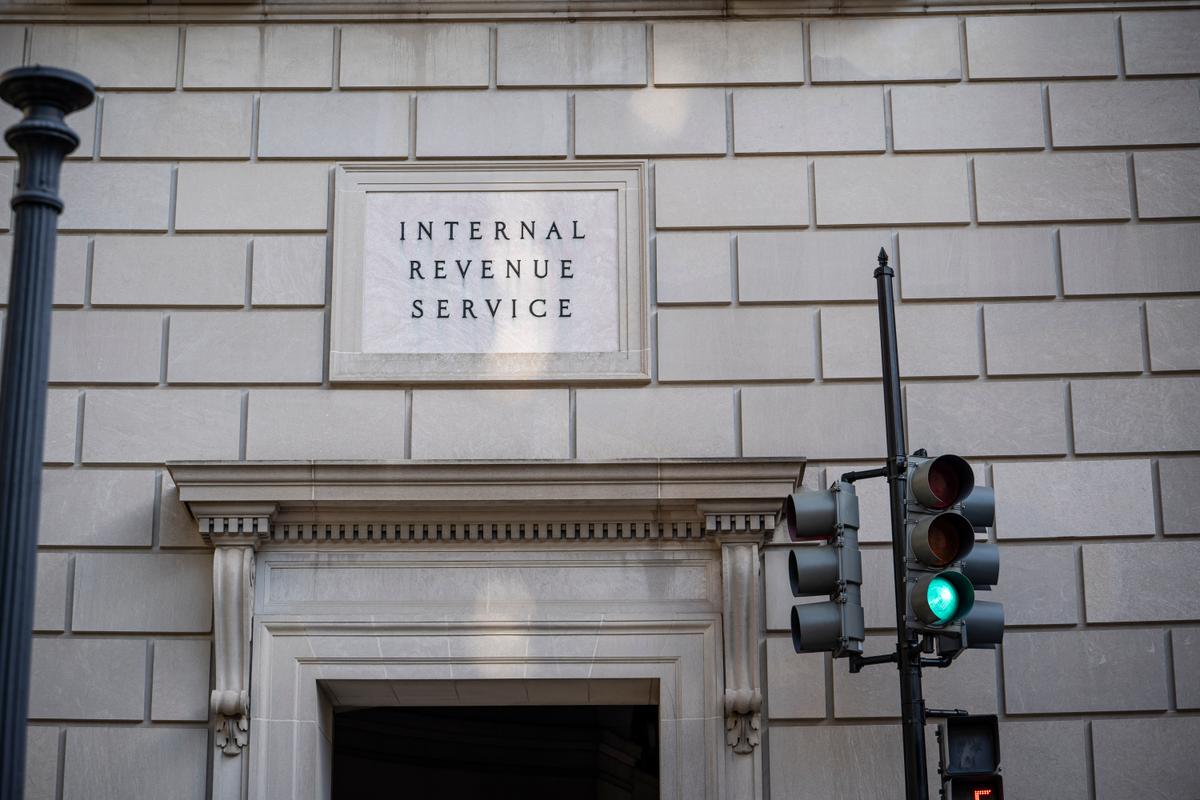News Brief: IRS Issues Warning on New Scam; Judge Green-Lights Suit Against San Francisco; Elon Musk Makes Massive Donation