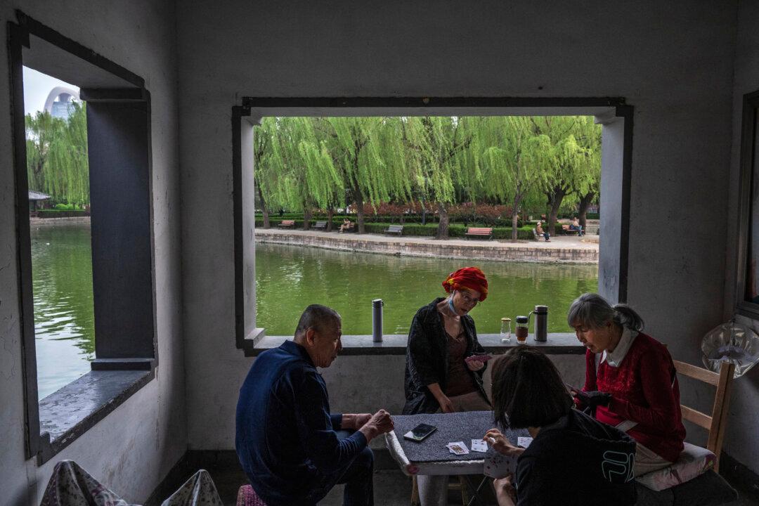 China Denounces Poker-Style Game, Accuses Officials of Neglecting Work