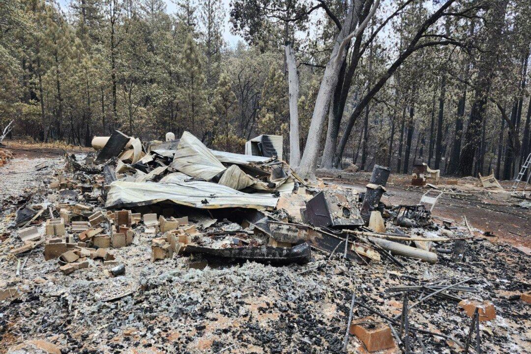 Firefighter Loses Home to Save Town in Park Fire