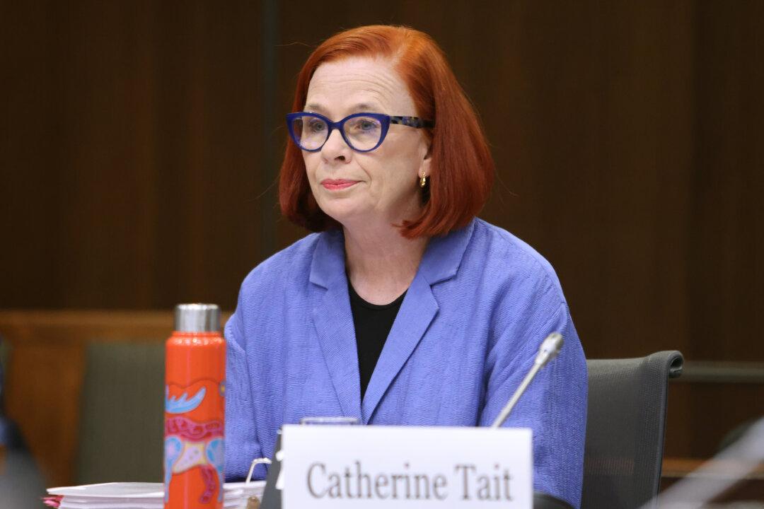 CBC’s Tait Defends Bonuses for Executives, Billing for Paris Hotel Stay