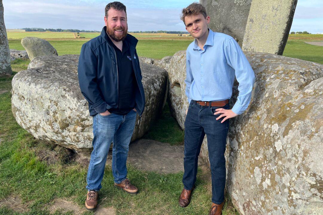 Australian Researchers Discover Stonehenge Altar Stone May Have Come From Scotland