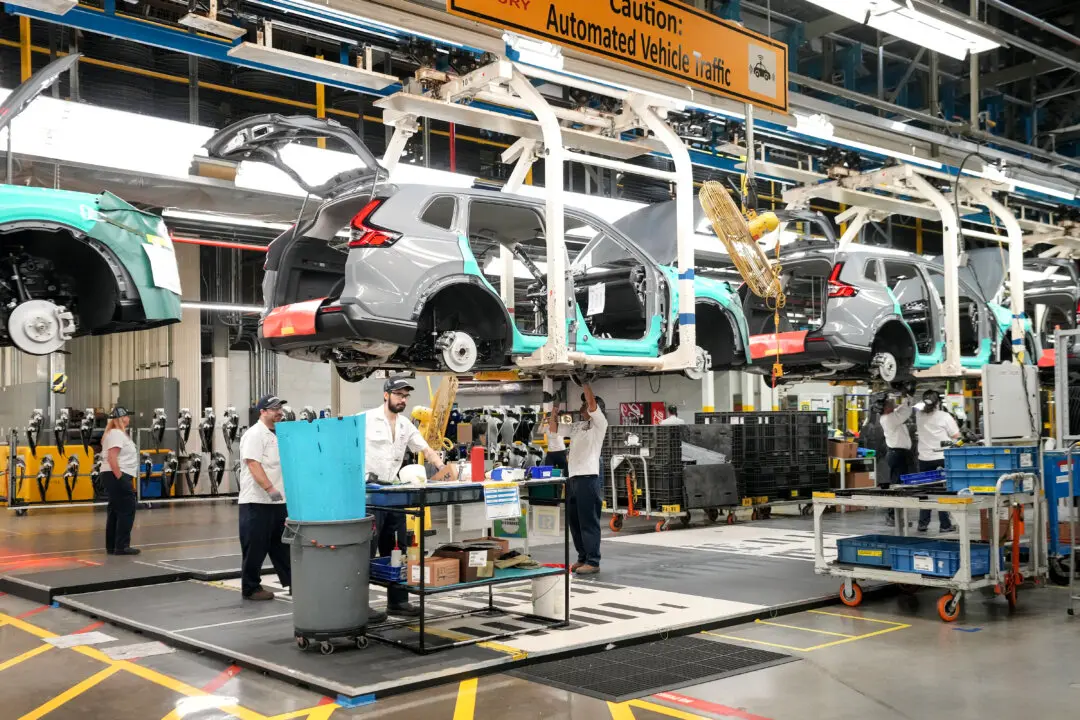 Auto Association Heads Tell MPs Canadian Car Industry Needs End to EV Mandate, US Tariffs