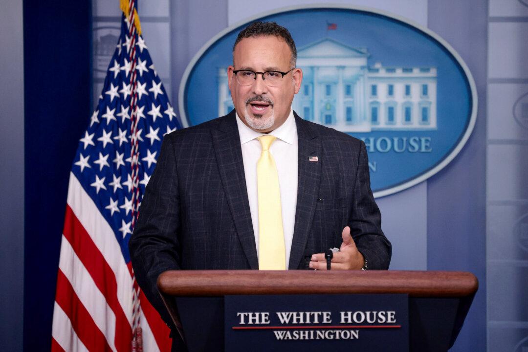 US Government Asks Supreme Court to Reinstate Student Loan Relief Plan