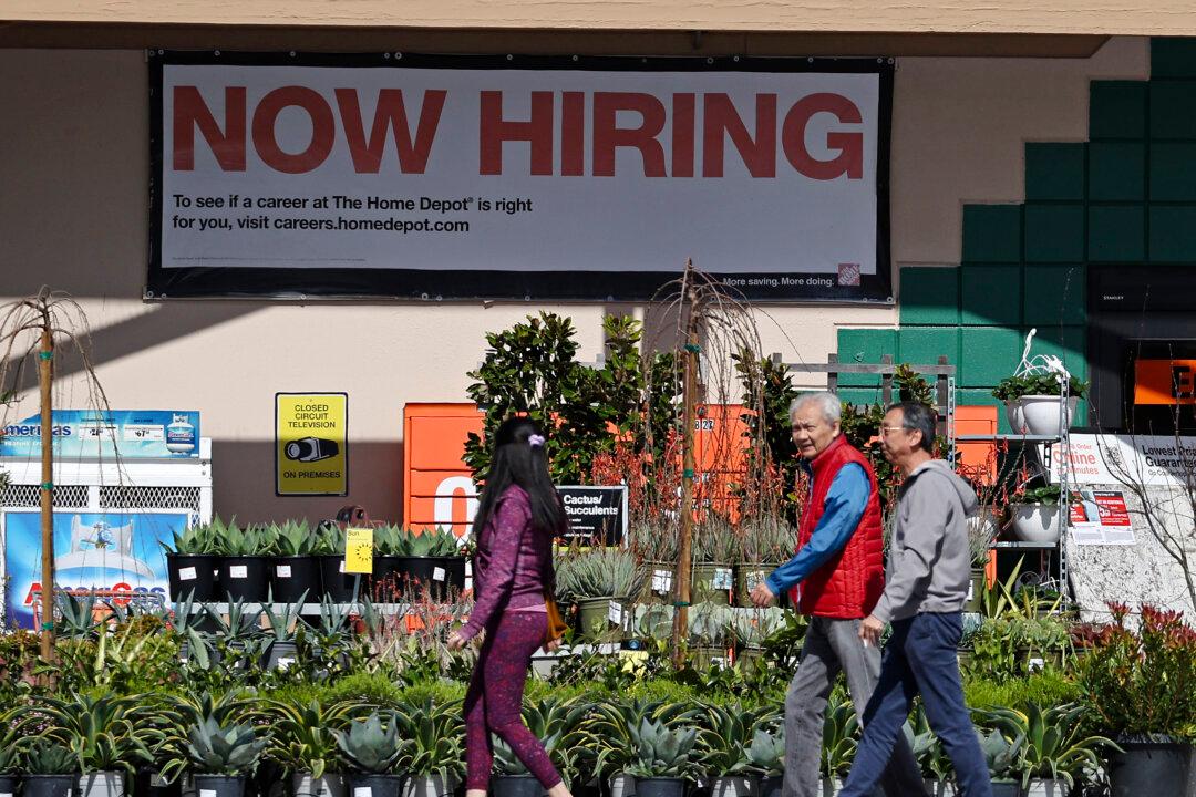 Jobless Claims Fall and Retail Sales Rise, Easing Recession Fears