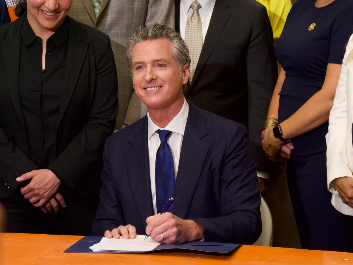 Newsom Signs Bill to Increase Penalties for ‘Smash-and-Grab’ Retail Thefts