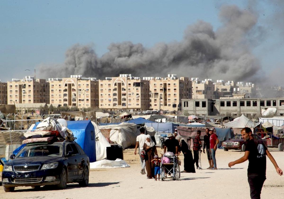 Smoke rises following an Israeli strike on a residential building in Khan Younis, in the southern Gaza Strip, Aug. 16, 2024. (Hatem Khaled/Reuters)