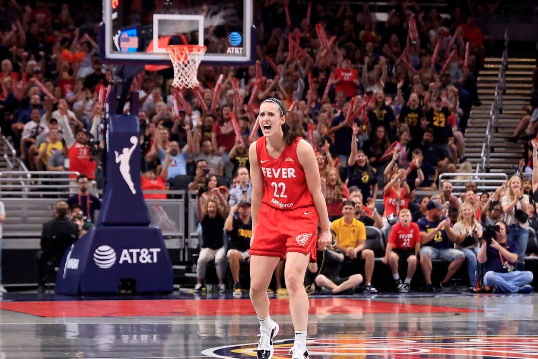 Caitlin Clark Scores 29 to Help Fever Fend Off Furious Mercury Rally in 98–89 Win