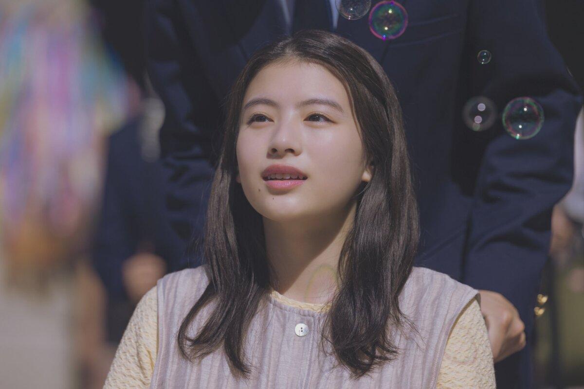 Haruna Sakurai (Natsuki Deguchi) finds love and caring in her final hours, in “Drawing Closer.” (Netflix)