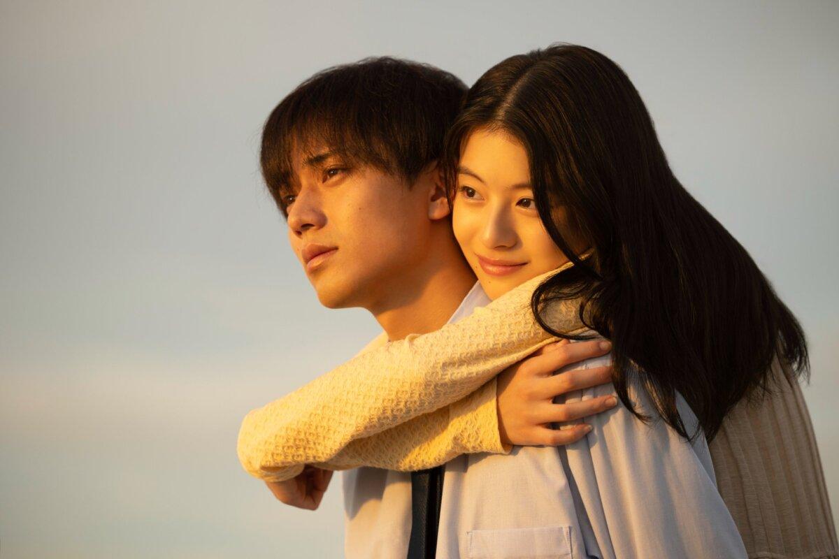 Haruna Sakurai (Natsuki Deguchi) and Akito Hayasaka (Ren Nagase) learn to care about each other, in “Drawing Closer.” (Netflix)