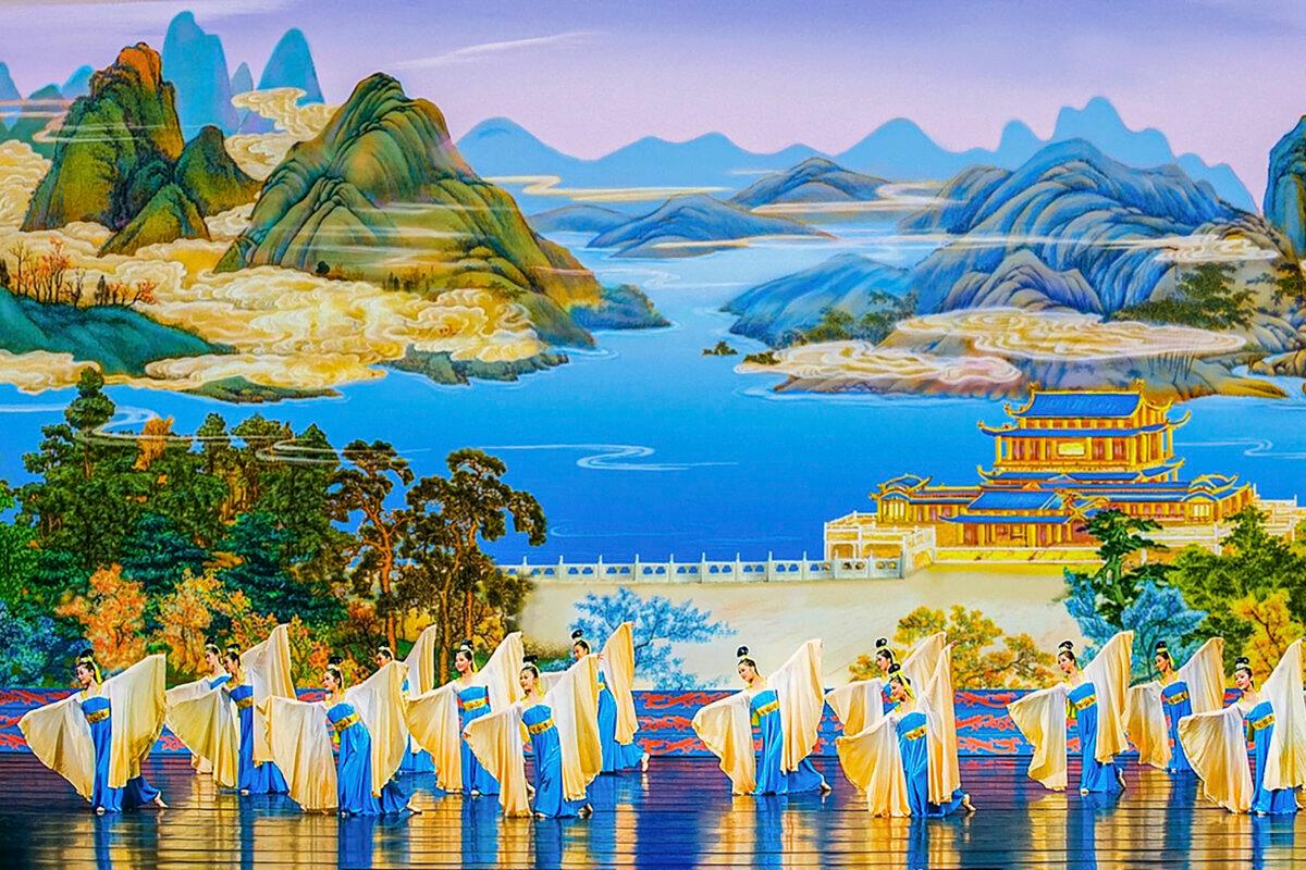 The performance “Flowing Sleeves,” from the 2009 Shen Yun Performing Arts program. (Shen Yun Performing Arts)