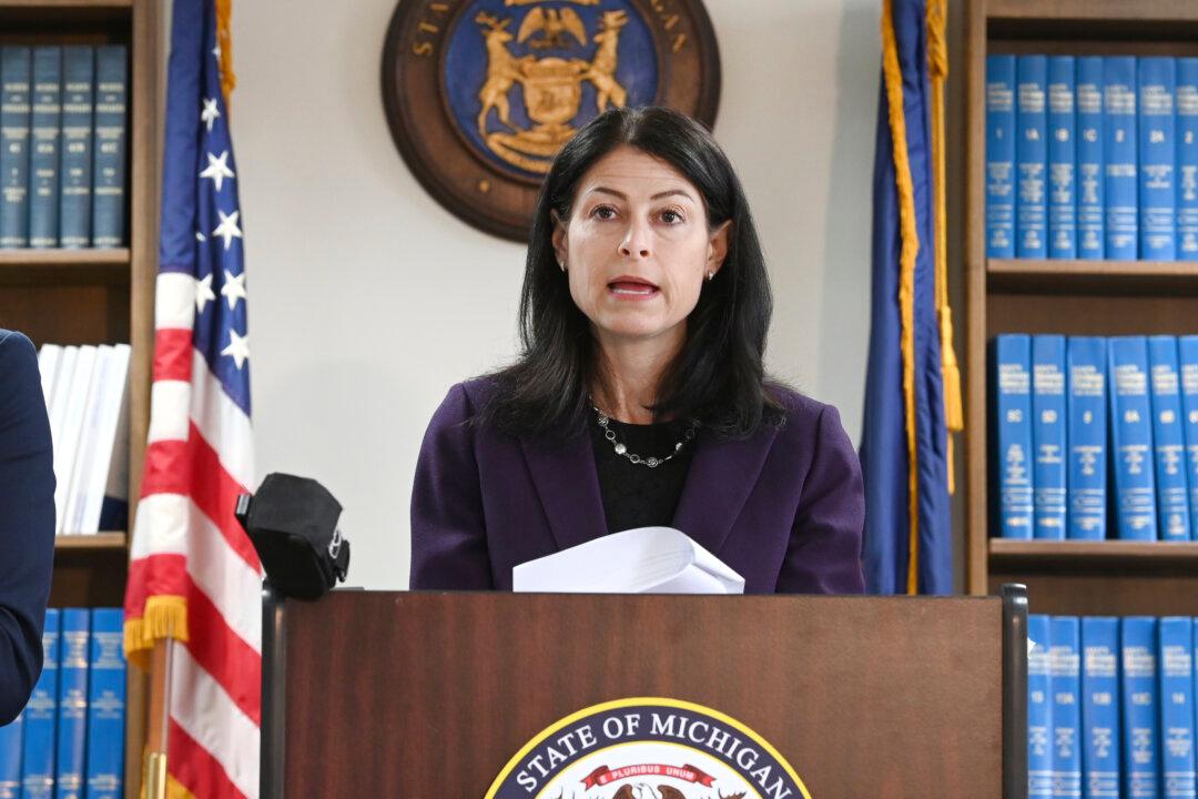 Detroit-Area Mall Guards Face Trial in Man’s Death More Than 10 Years Later