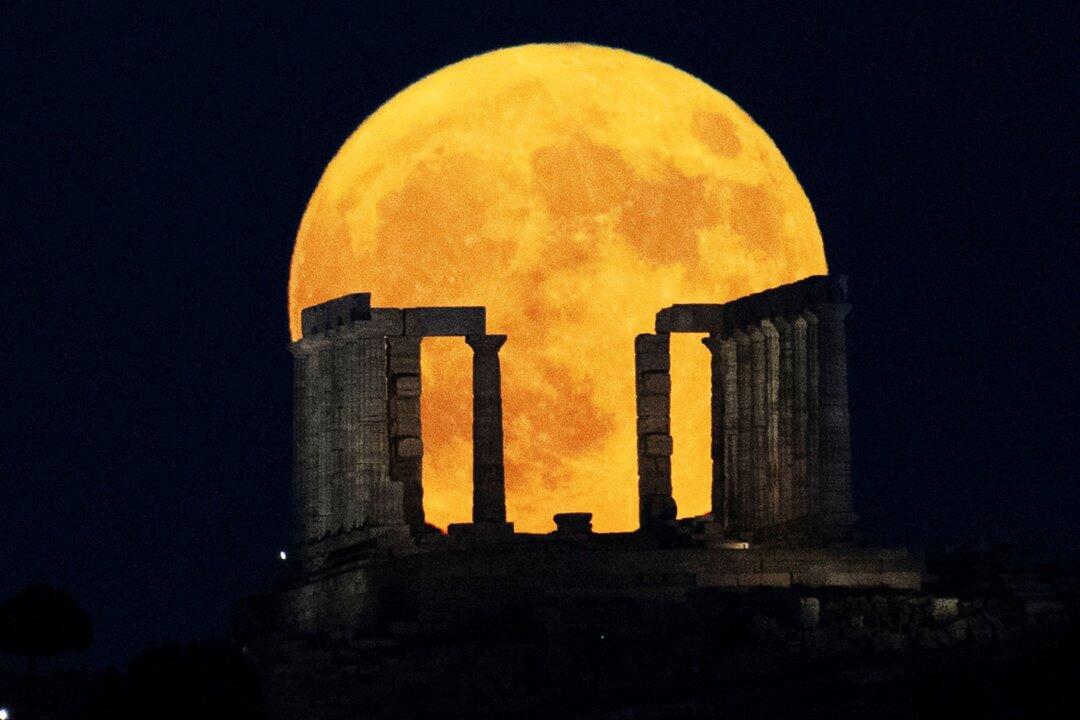 See Photos of August’s Supermoon, the First of 4 Lunar Spectacles