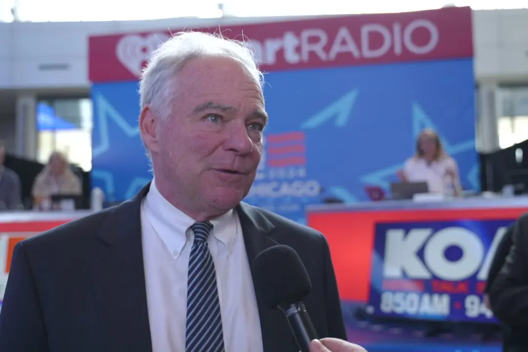 Sen. Kaine Preparing New War-Powers Resolution to Block US Military Action Against Venezuela