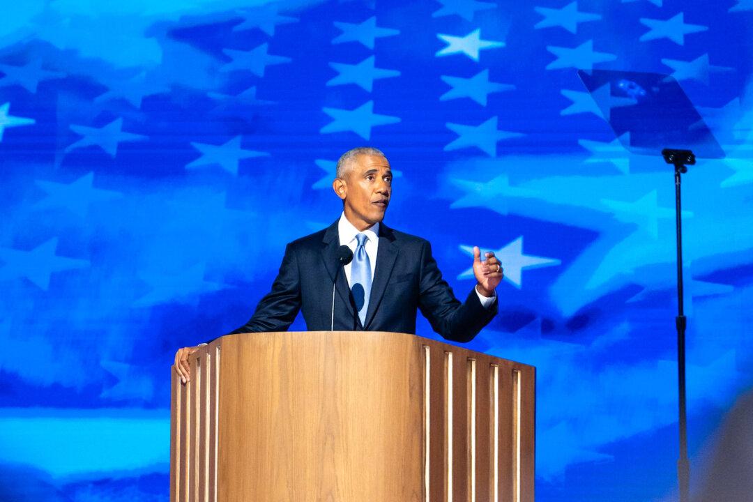 Obama Endorses Harris in Chicago, Ushering in New Democrat Era