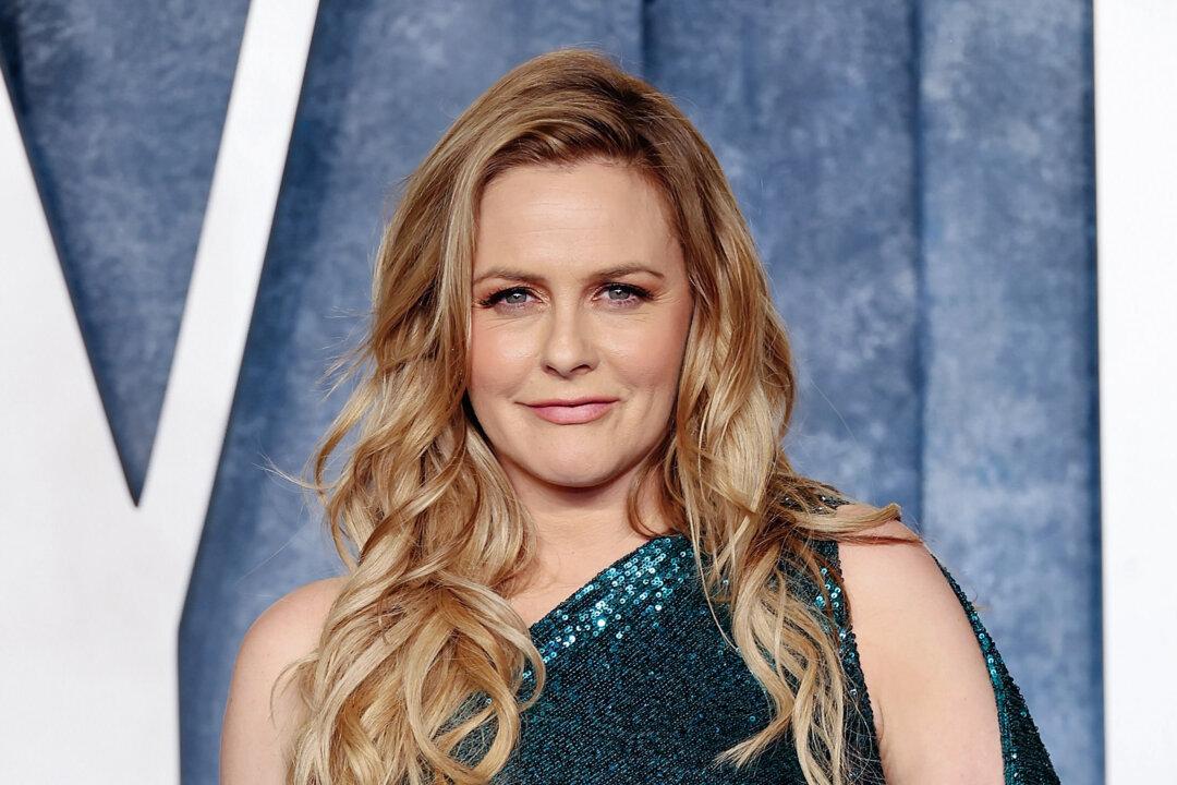 Alicia Silverstone Reassures Fans That She’s ‘Alive and Well’ After Eating Potentially Toxic Fruit