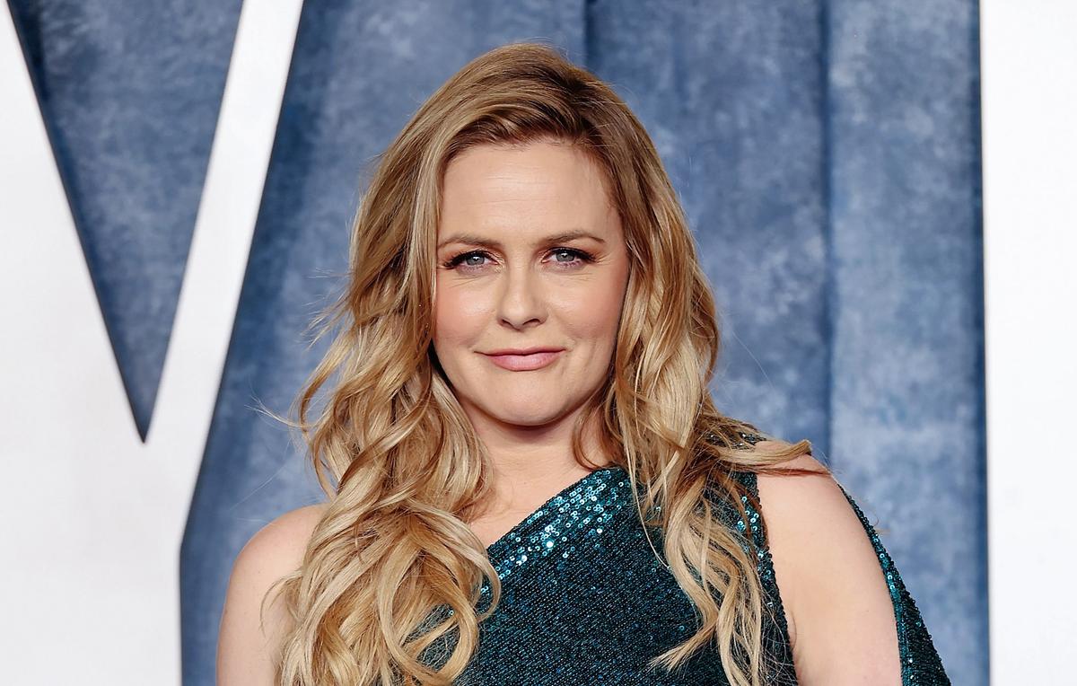 Alicia Silverstone Reassures Fans That She’s ‘Alive and Well’ After Eating Potentially Toxic Fruit