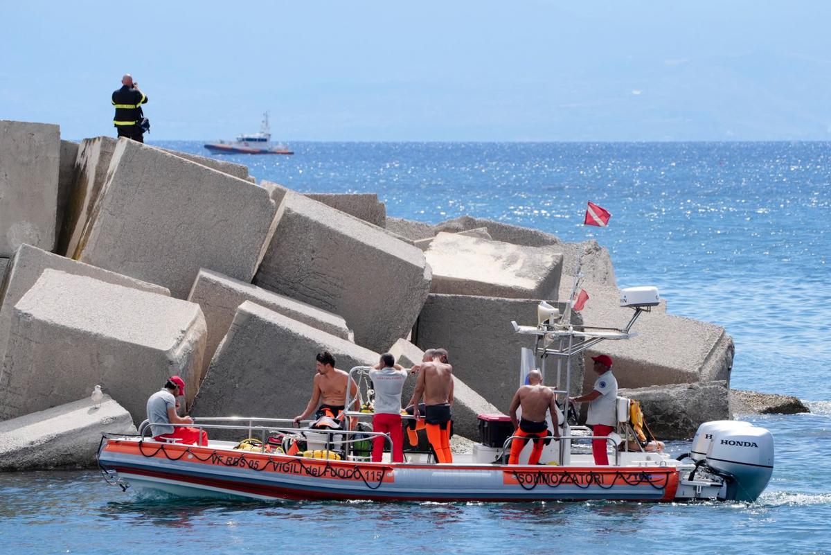 Divers Find 5 Bodies in Superyacht Wreck, 1 Still Missing