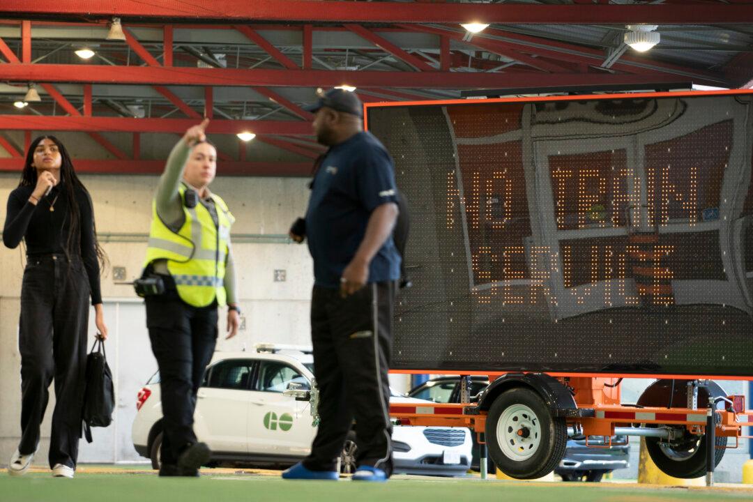 Rail Stoppage Impacts 30,000 Commuters in Ontario, Quebec