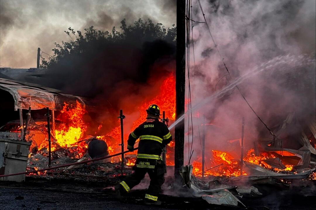 Fiery Plane Crash in West Texas Kills 2, Injures 1