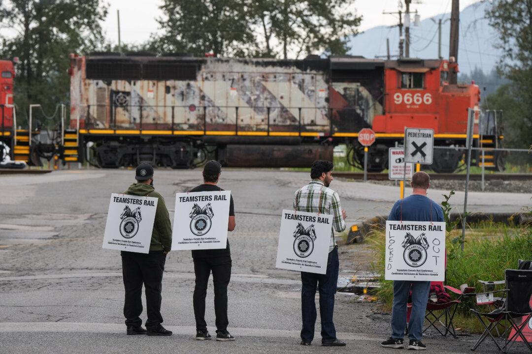 Rail Workers Push Back on Binding Arbitration, Union Gives 72-Hour Strike Notice to CN