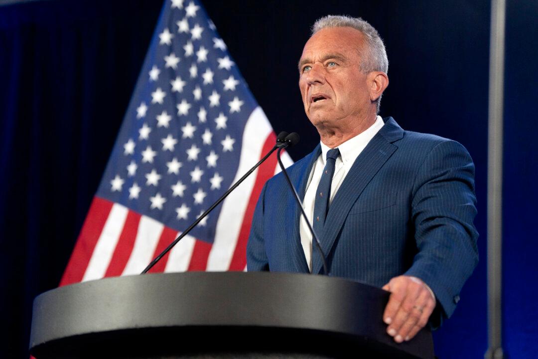 News Brief: RFK Jr. Suspends Presidential Campaign, Backs Trump; Fed Signals Rate Cut; DOJ Arrests, Charges Prominent Chinese Dissident for Spying for Beijing