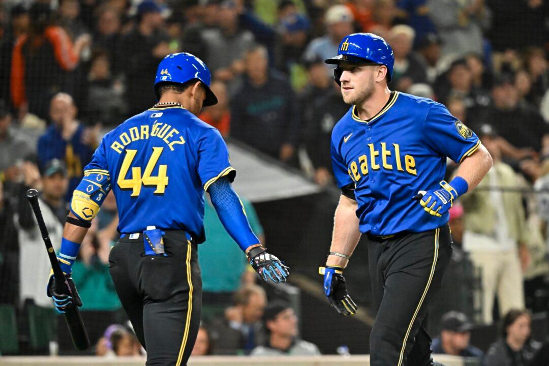 Mariners Rally Late to Beat Giants 6–5 in 10 and Give Manager Dan Wilson a Victory in His Debut