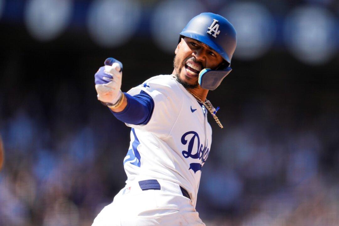 Dodgers’ Betts Comes up Big With Two-Run, Eighth-Inning Homer to Beat Rays