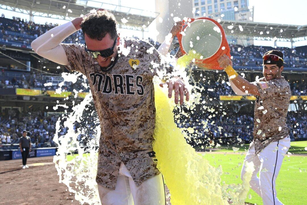 Padres Rally, Edge Mets on Rookie Sensation Merrill’s Walk-Off Home Run