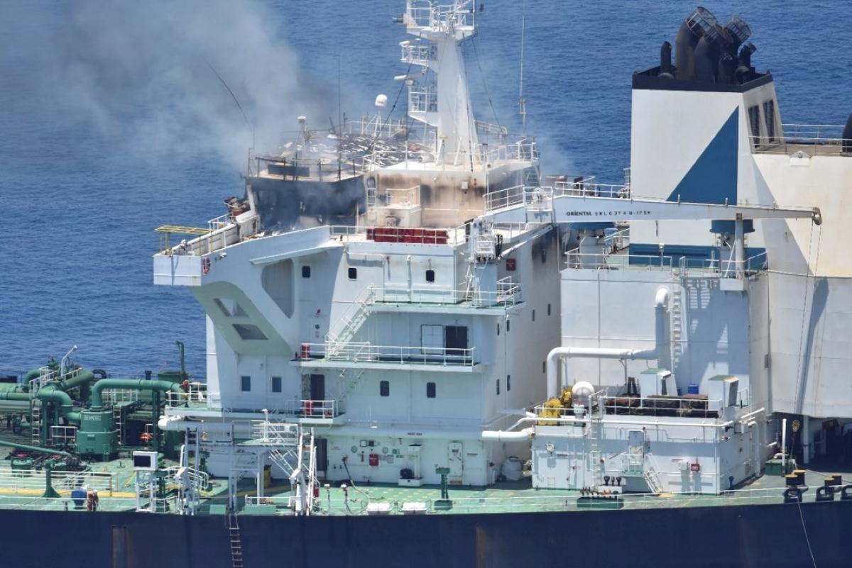 Salvage Crews Scrap 1st Attempt to Recover Oil Tanker Damaged in Houthi Attack
