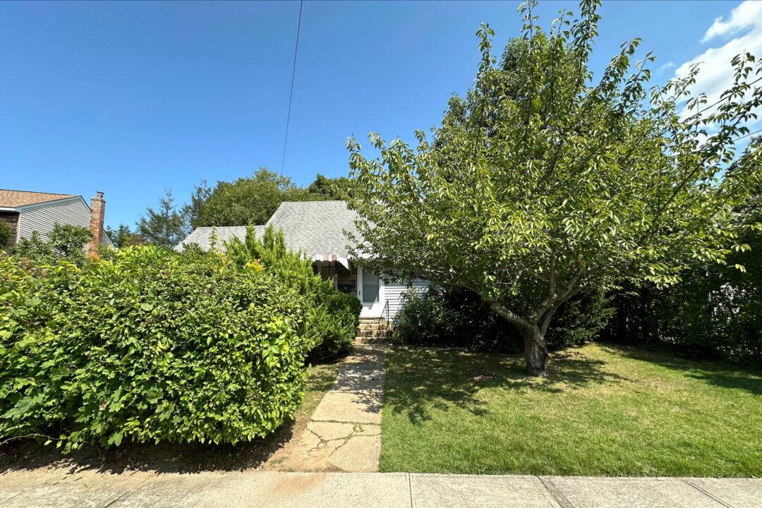 Man Distraught Over Planned Sale of Late Mother’s Home Fatally Shoots 4 Family Members and Himself