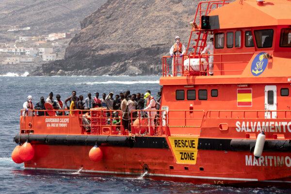 Migrants disembark at the port of 'La Estaca' in Valverde at the Canary island of El Hierro, Spain, Aug. 26, 2024 (AP Photo/Maria Ximena)