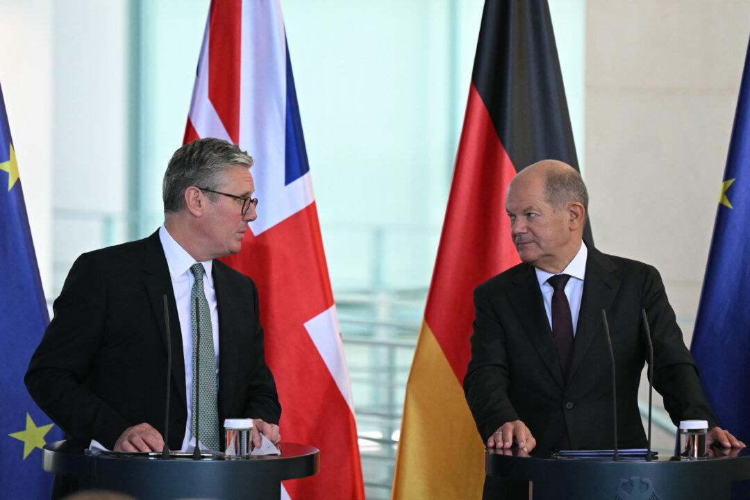 Starmer Meets With Scholz in Berlin as UK Seeks to ‘Reset’ Relations With EU